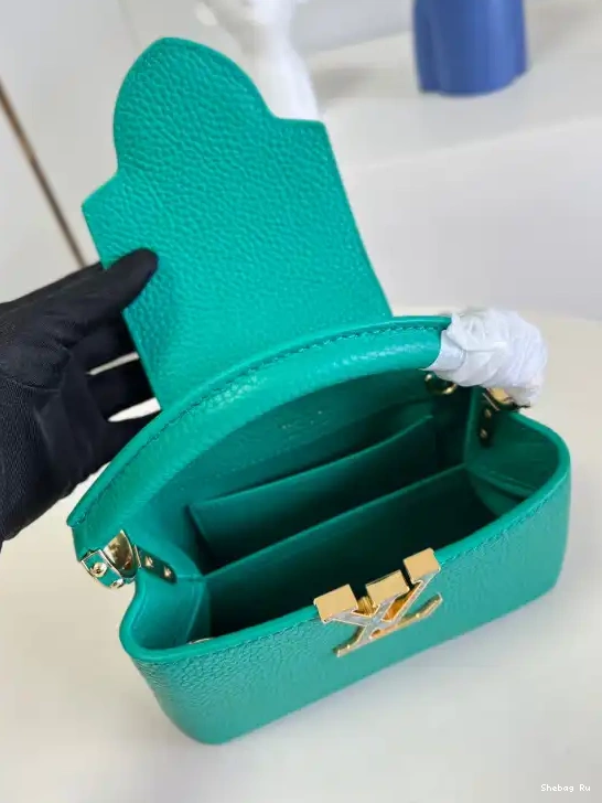 MINI LOUIS CAPUCINES VUITTON 0611